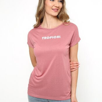 Women's T-shirt Studio Photo Shoot | Make a Difference in Your Online Store!